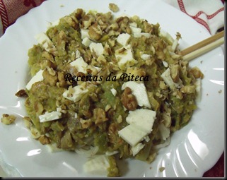 Chow mein exótico de legumes e queijo Chow mein exótico de legumes e queijo