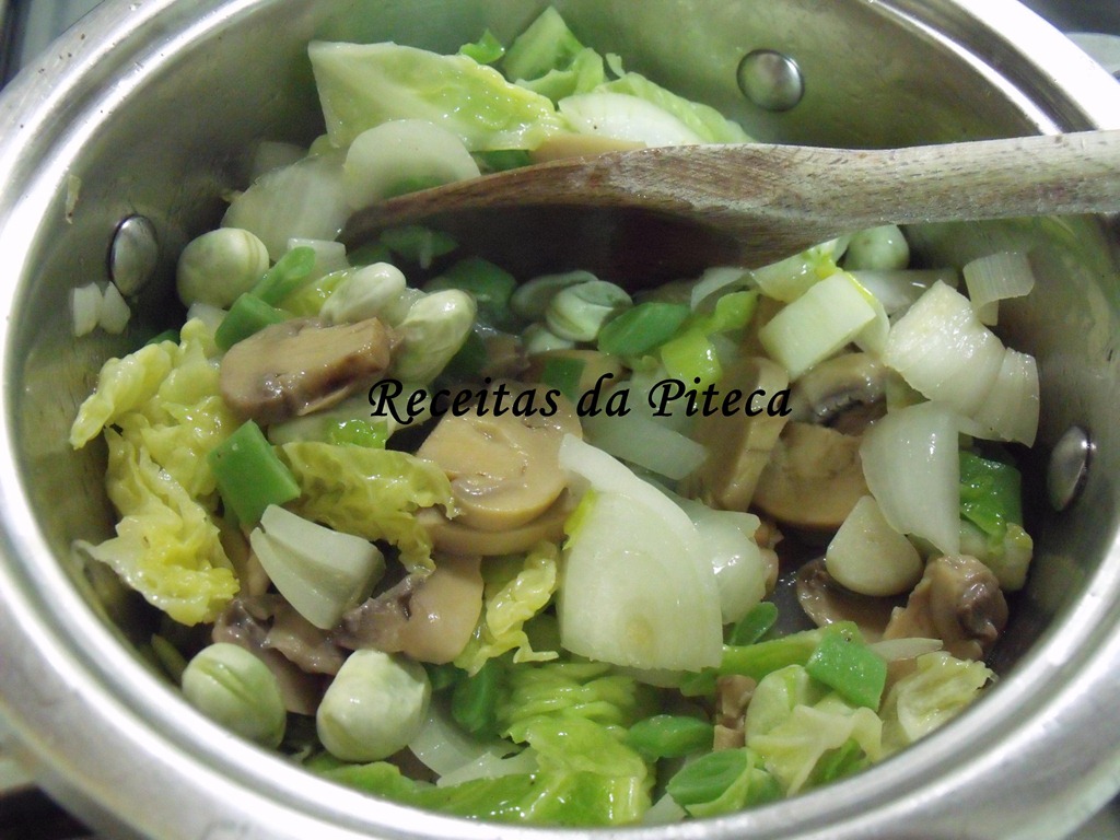 [Chow mein exótico de legumes e queijo2[4].jpg]