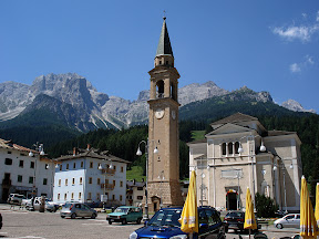 La bella plaza de Padola.