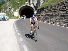 El último Tunel del Passo Fedaia subiendo desde Canazei.