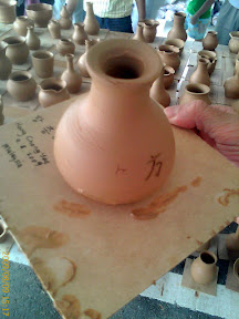 made my masterpiece in Gangjin Celedon Festival '09.. :) looks of similar quality as one during Goryeo Dynasty 500yr ago.. although many cracks.. made my masterpiece in Gangjin Celedon Festival '09.. :) looks of similar quality as one during Goryeo Dynasty 500yr ago.. although many cracks..