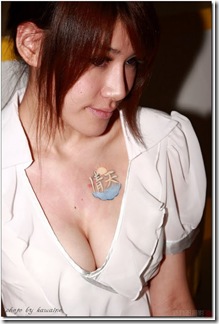 busty gamer girls (2)