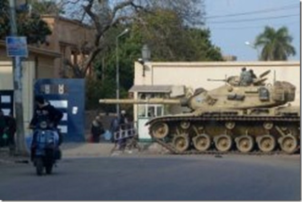 tanque diante da Misr
