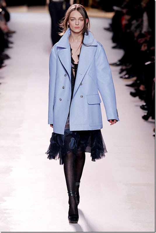 Nina-ricci-FALL-2011-RTW-podium-035_runway