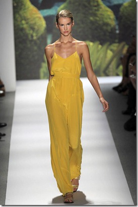 TIBI-SPRING-RTW-2011-PODIUM-030_runway