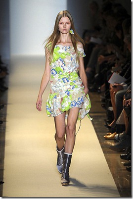 Vanessa-bruno-SPRING-2011-RTW-podium-013_runway