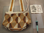 Mochila laid out to be embellished.