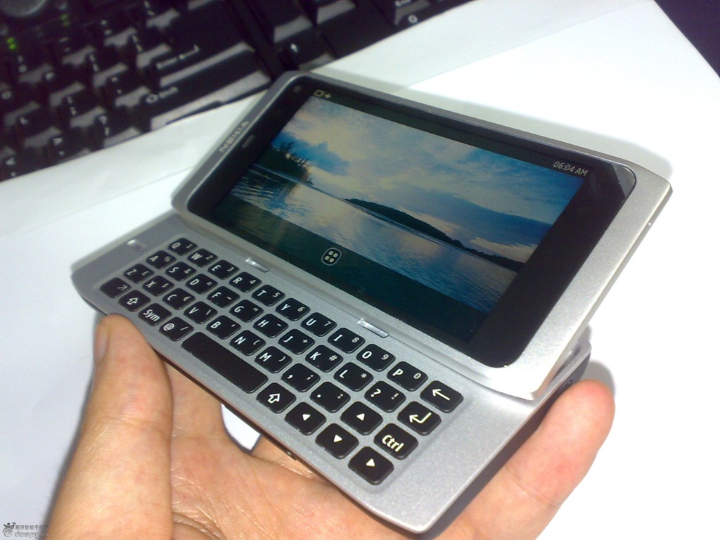 [Nokia_N9_2[3].jpg]