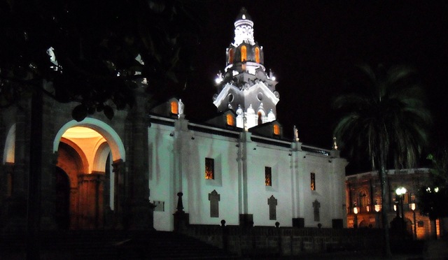 [Old Quito Square[4].jpg]