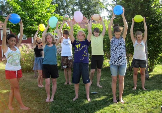 [Hålla_ballong_Dennis_Widmark[4].jpg]