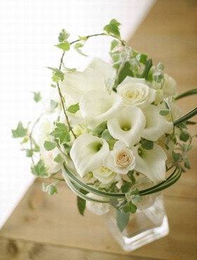 elegant and modern calla lilies wedding bouquet