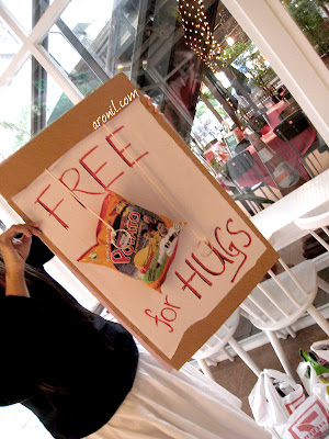 .. can ya see the sad difference? Since Simon was late, this was his punishment. To walk around KL with this signboard on him. We picked Simon, other than the other obvious fact her was late - because well.. us girls will not get hounded ok. Can you imagine what will happen if say we wore it?