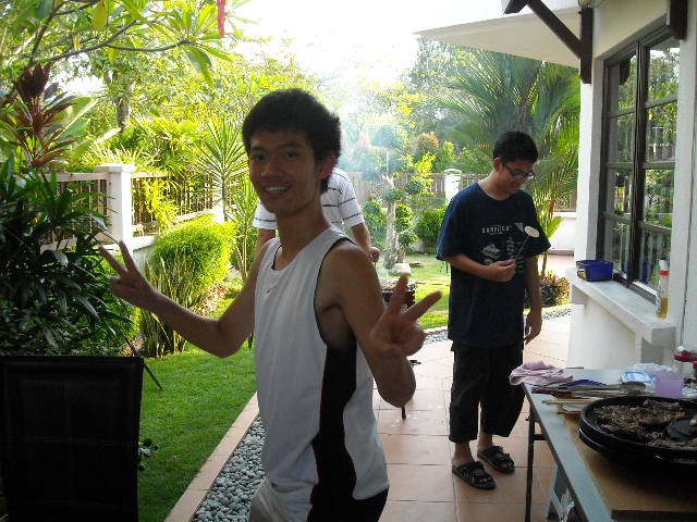 [Choon How posing with a peace[3].jpg]