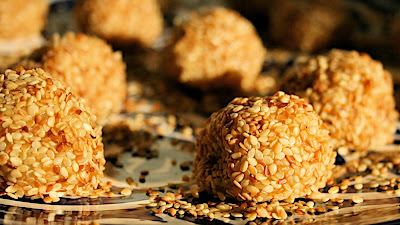 Sesame mochi