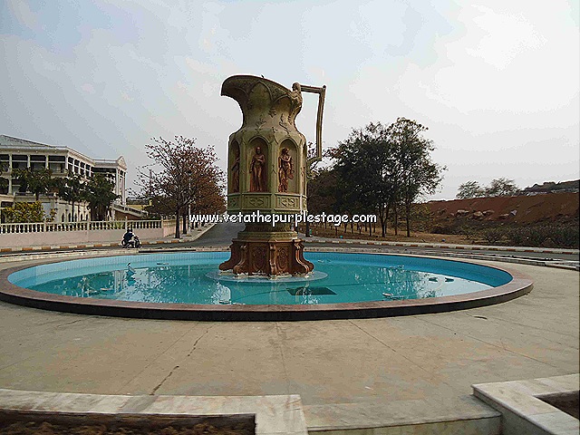 [Jugfountainatramojifilmcity[1].jpg]