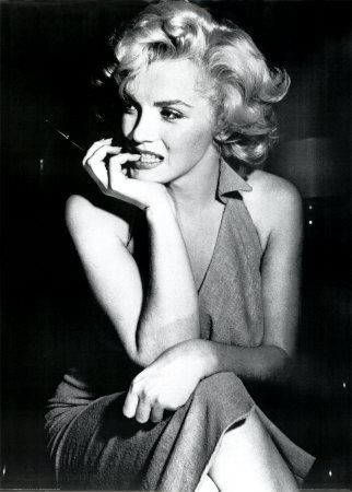 [Marilyn-Monroe---Dress-Poster-C10207015[1][5].jpg]