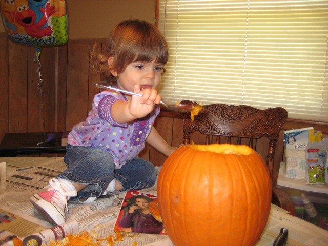 [Oct 26 2010 Pumpkin B 009 edited[4].jpg]