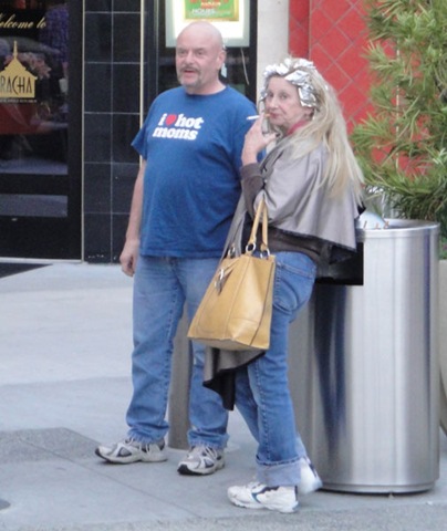 [Hot-Moms-Large[5].jpg]