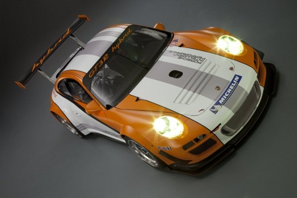 [2011-Porsche-911-GT3-R-Hybrid-Front-Angle-Top[3].jpg]
