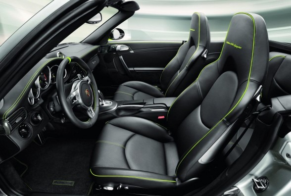 [2011-Porsche-911-Turbo-S-Edition-918-Spyder-Interior-View[3].jpg]