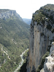Les impressionantes falaises du Verdon regorgent de voies extr&egrave;mes...