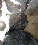 Grosse vasque supendue, Saut de 10m possible.
