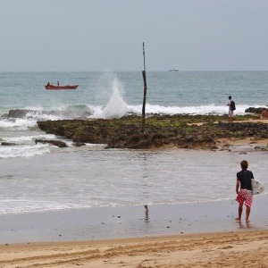 [com-pouca-ondulacao-inicio-da-primeira-etapa-6-estrelas-do-wqs-e-adiada--1264609144755_300x300[2][3].jpg]