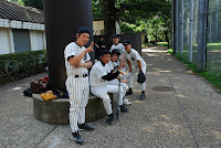 Tokyo, das Baseballteam des Sportclubs Ueno vor dem Training. – 25-Jul-2009