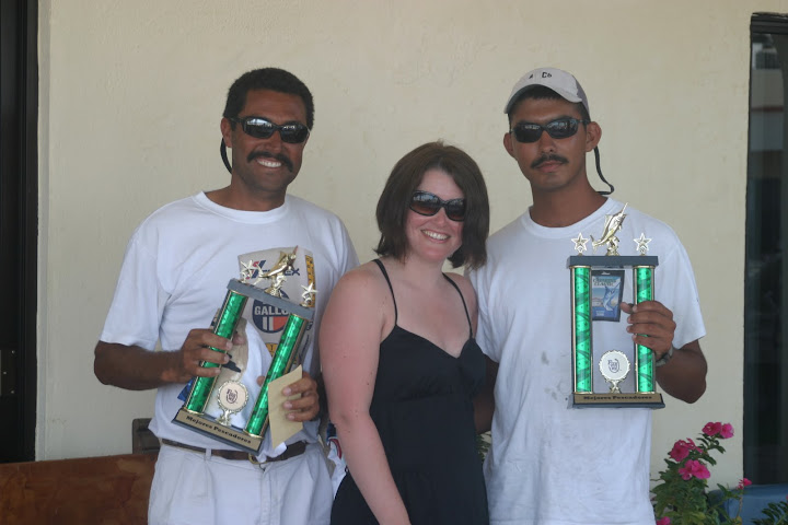 The Top Skipper and Deck-hand took 5 Marlin 2 Dorado and 31 Tuna in there 3 days of fishing and are shown here with trophy presenter Leslie Fulton from Battleground, Washington.