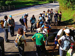 Slide3.JPG - NA ESTRADA, NO INÍCIO DA TRILHA