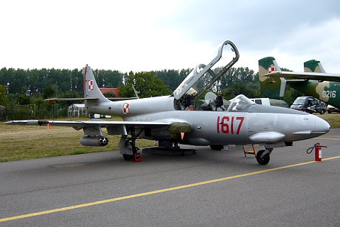 TS-11 Iskra.