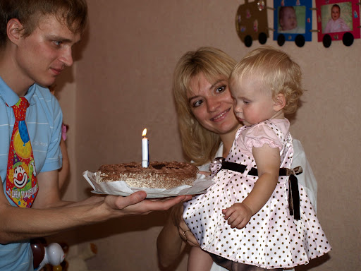 Анекдот про то, как семья свечку задувала помните?