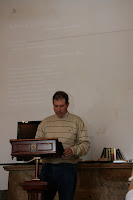 Texto leído proyectado al fondo