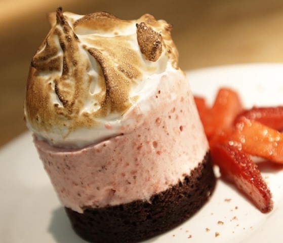 [BeckyMassonBeetchocolatecakewithstra.jpg]