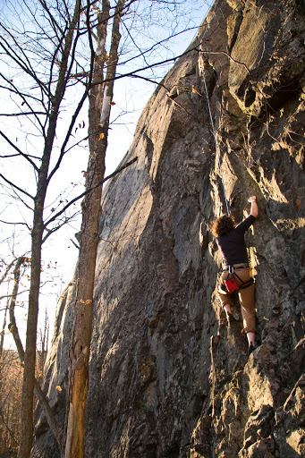 Hannah Abbotts climbing at Suicide Bowl