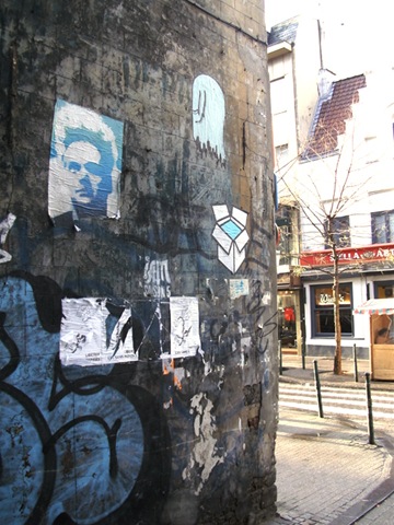[brussels-streetart-faucon-03[4].jpg]