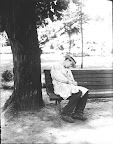 dormind in parc- 129.174.jpg