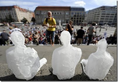 global_warming_ice_sculptures3