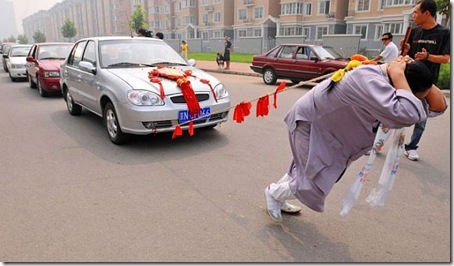 woman_dragged_six_cars3