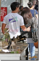 taylor-selena-date-10-18may09