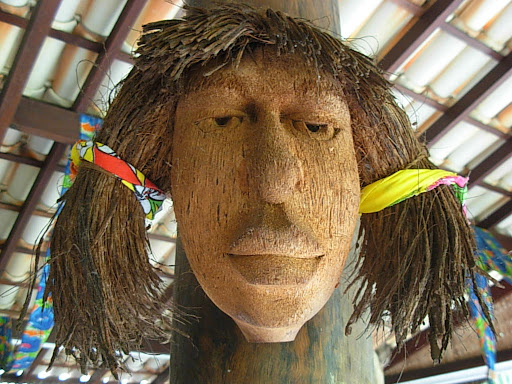 Escultura. Mujer aborígen
