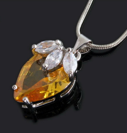 shaped-crystal-%20pendant-necklaces-10003249.jpg