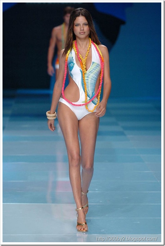 Brazilian Supermodel  Adriana Lima Fully Loaded Picture Gallery_47-lima
