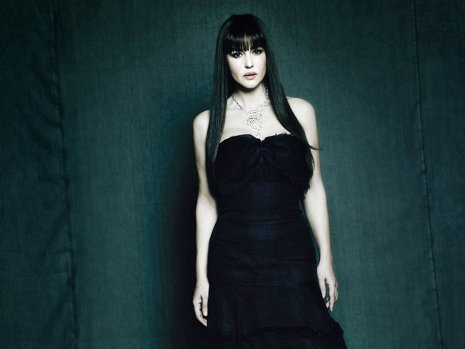 [Hot-and-Sexy-Monica-Bellucci-Wallpapers.jpg]