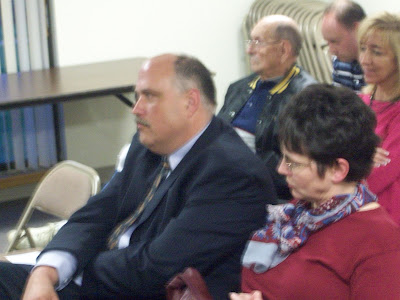 Washington Mayor Sandra Johnson alongside City Administrator Dave Plyman at the 4/7/10 school board meeting (KCII NEWS)