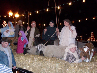 A live Nativity scene from Marion Ave. Baptist Church During The 15th Annual Lighted Holiday Parade in Washington (KCII NEWS) A live Nativity scene from Marion Ave. Baptist Church During The 15th Annual Lighted Holiday Parade in Washington (KCII NEWS)