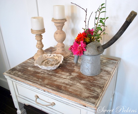 [desk and table 017[4].jpg]