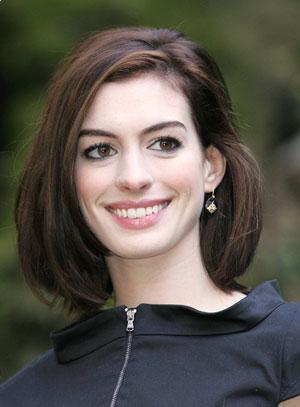 anne hathaway medium hair