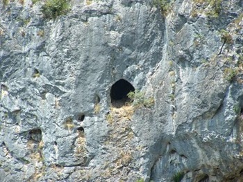 cave_castle_slovenia_05