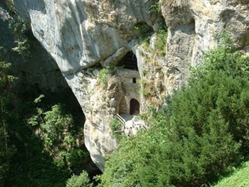 cave_castle_slovenia_07
